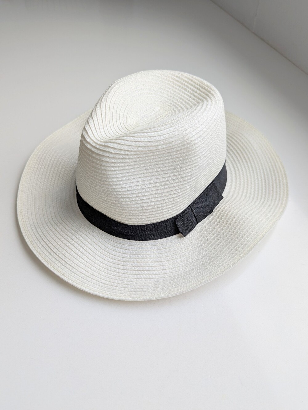 Call It Spring White Wide Brim Straw Fedora Hat – Black Ribbon Band